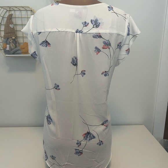 Short Sleeve, White, Lined Blouse with Flower Print. XXL - Picture 2 of 5